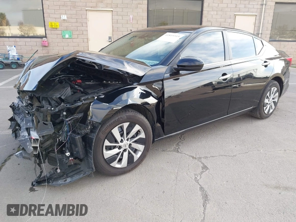 2022 Nissan Altima 2.5 S with VIN 1N4BL4BV8NN381791, listed as a IAAI auction lot 41819319 with 43,902 mi miles. Bid and sale history available at carsss.com. Image 2.