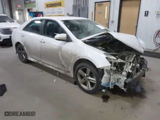 2014 Toyota Camry L with VIN 4T1BF1FK8EU468317, listed as a IAAI auction lot 41733831 with 82,023 mi miles. Bid and sale history available at carsss.com. Image 1.