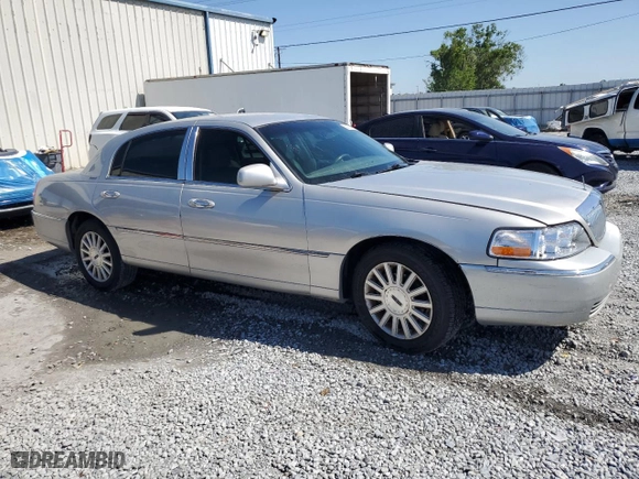2004 Lincoln Town Car Signature with VIN 1LNHM81W04Y651382, listed as a Copart auction lot 52970425 with 117,849 mi miles and Salvage Title. Bid and sale history available at carsss.com. Image 4.