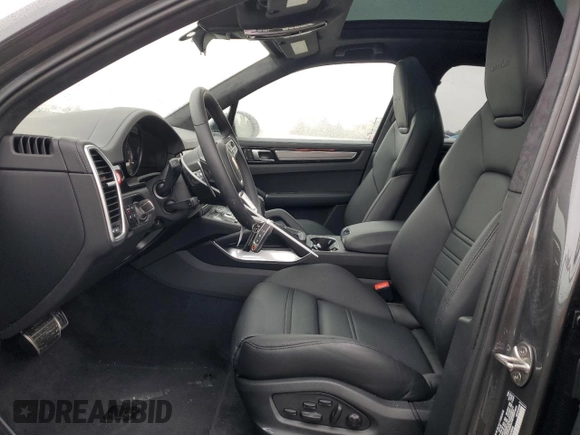 2023 Porsche Cayenne Turbo z VIN WP1AF2AY8PDA20565, wystawiony jako Copart lot #72817943 z przebiegiem 1 694 mil mil oraz . Historia ofert i sprzedaży dostępna na DreamBid. Obrazek 7.