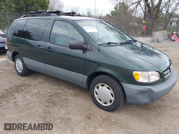 2000 Toyota Sienna LE with VIN 4T3ZF13C9YU258526, listed as a IAAI auction lot 42095633 with 133,871 mi miles. Bid and sale history available at carsss.com. Image 1.