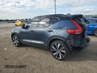2022 Volvo XC40 Twin Plus z VIN YV4ED3UR5N2709889, wystawiony jako Copart lot #81162434 z przebiegiem 22 636 mil mil oraz Szkoda całkowita • Salvage title. Historia ofert i sprzedaży dostępna na DreamBid. Obrazek 2.