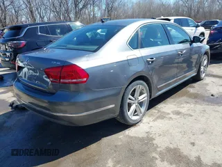 2013 Volkswagen Passat SE z VIN 1VWBN7A3XDC113600, wystawiony jako IAAI lot #41826962 z przebiegiem 121 188 mil mil oraz . Historia ofert i sprzedaży dostępna na DreamBid. Obrazek 4.