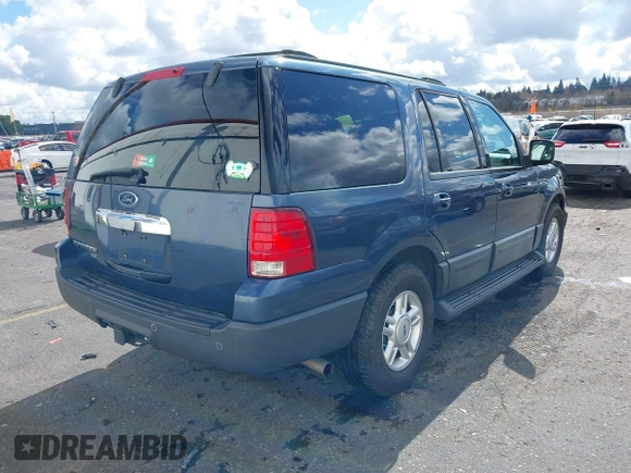 2004 Ford Expedition Special Service with VIN 1FMFU16L24LA56074, listed as a IAAI auction lot 41803262 with 86,169 mi miles. Bid and sale history available at carsss.com. Image 4.