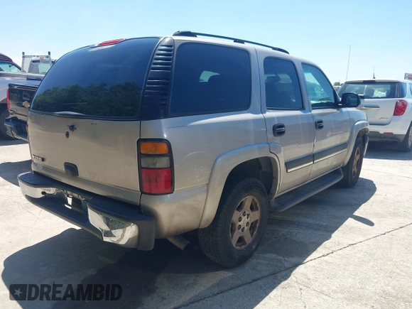 2004 Chevrolet Tahoe LS z VIN 1GNEC13V34J194198, wystawiony jako IAAI lot #42225110 z przebiegiem 359 257 mil mil oraz . Historia ofert i sprzedaży dostępna na DreamBid. Obrazek 4.