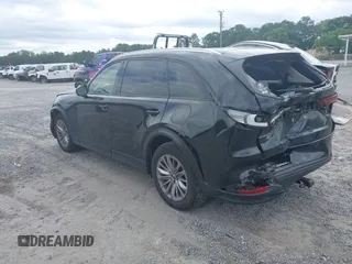 2024 Mazda CX-90 Preferred z VIN JM3KKBHD6R1118705, wystawiony jako IAAI lot #42135120 z przebiegiem 23 347 mil mil oraz . Historia ofert i sprzedaży dostępna na DreamBid. Obrazek 3.