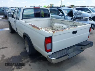 1998 Nissan Frontier XE z VIN 1N6DD26S3WC374939, wystawiony jako IAAI lot #42370706 z przebiegiem Nie podano mil oraz . Historia ofert i sprzedaży dostępna na DreamBid. Obrazek 3.