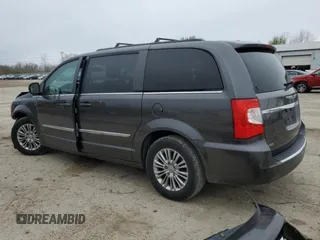 2016 Chrysler Town & Country Touring z VIN 2C4RC1CG1GR302345, wystawiony jako Copart lot #51787625 z przebiegiem 118 478 mil mil oraz Szkody całkowita. Historia ofert i sprzedaży dostępna na DreamBid. Obrazek 2.