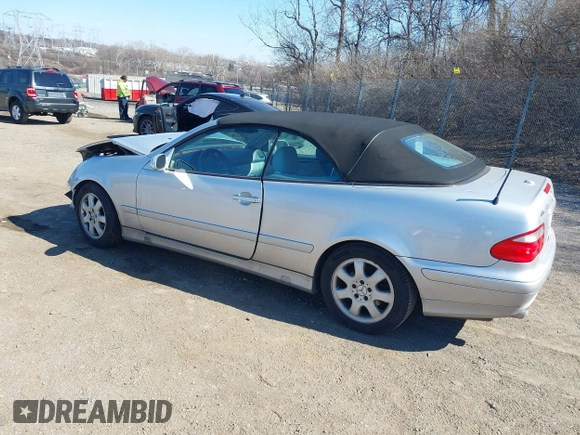2003 Mercedes-Benz CLK 320 z VIN WDBLK65GX3T143863, wystawiony jako IAAI lot #41704225 z przebiegiem Nie podano mil oraz . Historia ofert i sprzedaży dostępna na DreamBid. Obrazek 3.
