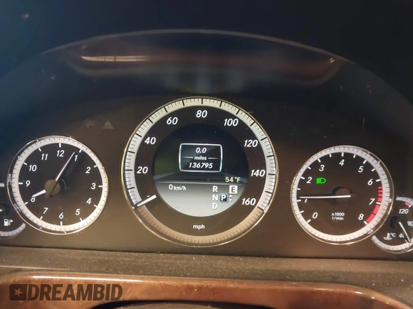 2012 Mercedes-Benz E 350 Luxury z VIN WDDHF8JB5CA563419, wystawiony jako IAAI lot #42184077 z przebiegiem 136 795 mil mil oraz . Historia ofert i sprzedaży dostępna na DreamBid. Obrazek 7.