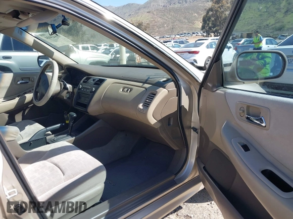 2001 Honda Accord EX z VIN JHMCG66801C014214, wystawiony jako IAAI lot #41643404 z przebiegiem 139 020 mil mil oraz . Historia ofert i sprzedaży dostępna na DreamBid. Obrazek 5.