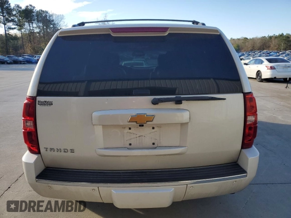 2013 Chevrolet Tahoe LTZ с VIN 1GNSCCE09DR317231, выставлен на аукционе Copart как лот 86056684 с пробегом 116 151 миль миль и Списание • Salvage title. История ставок и продаж доступна на DreamBid. Изображение 6.