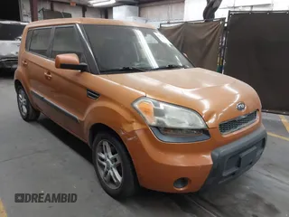 2011 Kia Soul + with VIN KNDJT2A22B7279422, listed as a IAAI auction lot 42077427 with 192,832 mi miles. Bid and sale history available at carsss.com. Image 1.