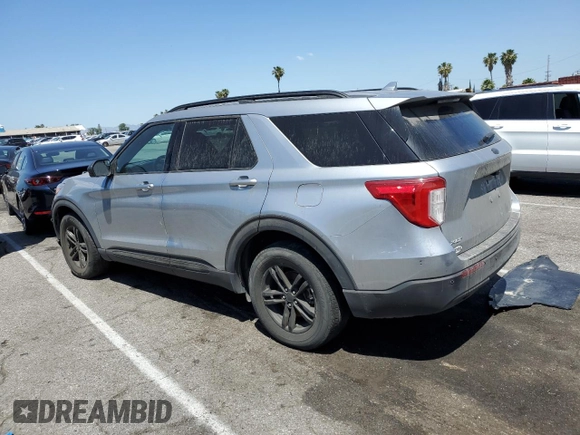 2020 Ford Explorer XLT z VIN 1FMSK8DH4LGB31585, wystawiony jako Copart lot #56982185 z przebiegiem 36 117 mil mil oraz Szkoda całkowita • Salvage title. Historia ofert i sprzedaży dostępna na DreamBid. Obrazek 2.