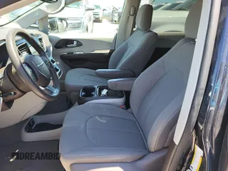 2020 Chrysler Pacifica Touring with VIN 2C4RC1FG5LR216106, listed as a IAAI auction lot 42404228 with 76,367 mi miles and . Bid and sale history available at DreamBid. Image 1.