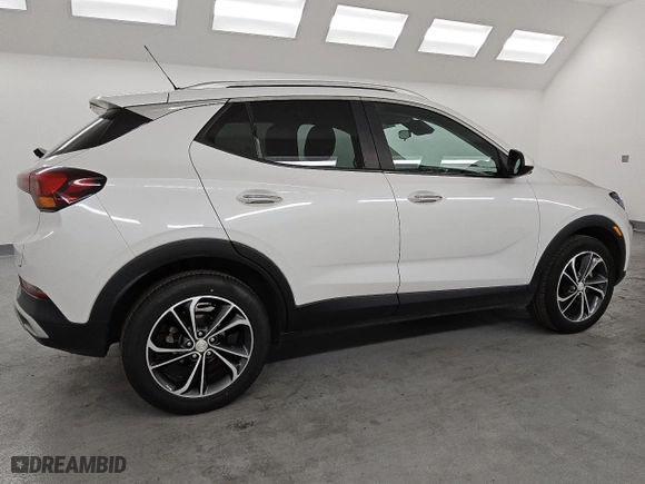 2021 Buick Encore GX Select with VIN KL4MMDSL5MB161629, listed as a Copart auction lot 52447735 with 105,961 mi miles and Clean Title. Bid and sale history available at carsss.com. Image 3.