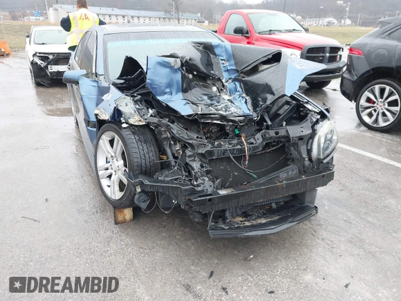 2009 Pontiac G8 z VIN 6G2ER57779L164764, wystawiony jako IAAI lot #41178467 z przebiegiem 205 282 mil mil oraz . Historia ofert i sprzedaży dostępna na DreamBid. Obrazek 6.