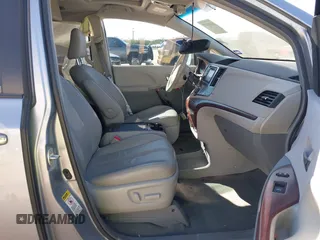 2014 Toyota Sienna XLE z VIN 5TDYK3DC6ES420613, wystawiony jako IAAI lot #41207273 z przebiegiem 58 775 mil mil oraz . Historia ofert i sprzedaży dostępna na DreamBid. Obrazek 5.