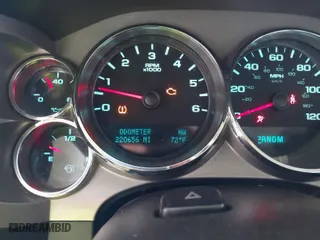 2010 Chevrolet Silverado 1500 LT with VIN 3GCRKSE31AG258718, listed as a IAAI auction lot 42061306 with 220,656 mi miles. Bid and sale history available at carsss.com. Image 7.