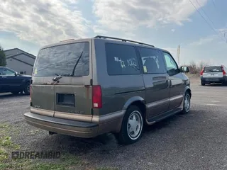 2000 Chevrolet Astro z VIN 1GNDM19W2YB102264, wystawiony jako Copart lot #54593295 z przebiegiem 244 323 mil mil oraz Tytuł czysty. Historia ofert i sprzedaży dostępna na DreamBid. Obrazek 4.