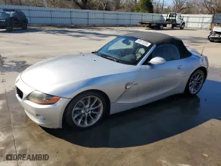 2003 BMW Z4 2.5i with VIN 4USBT33403LR66233, listed as a Copart auction lot 89072235 with 123,943 mi miles and Salvage Title. Bid and sale history available at carsss.com. Image 1.