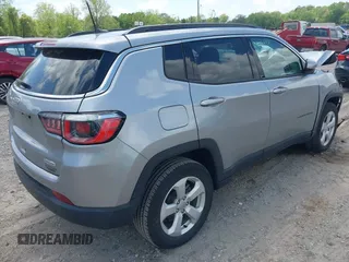 2019 Jeep Compass Latitude z VIN 3C4NJDBB6KT657190, wystawiony jako IAAI lot #42196383 z przebiegiem 55 327 mil mil oraz . Historia ofert i sprzedaży dostępna na DreamBid. Obrazek 4.