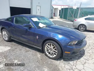 2012 Ford Mustang Premium z VIN 1ZVBP8AM6C5248214, wystawiony jako IAAI lot #42660567 z przebiegiem 177 492 mil mil oraz . Historia ofert i sprzedaży dostępna na DreamBid. Obrazek 1.