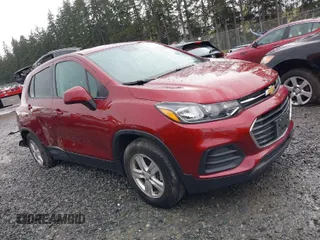 2021 Chevrolet Trax LS z VIN KL7CJNSB8MB359898, wystawiony jako IAAI lot #41975978 z przebiegiem 28 812 mil mil oraz . Historia ofert i sprzedaży dostępna na DreamBid. Obrazek 1.