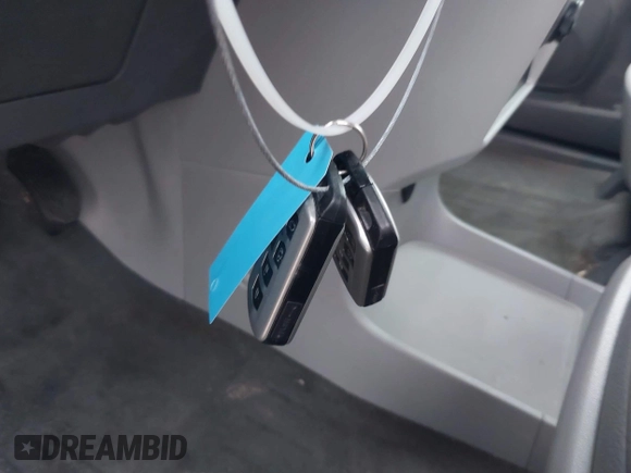 2016 Toyota Sienna XLE with VIN 5TDYK3DC8GS704330, listed as a IAAI auction lot 41586880 with 84,065 mi miles. Bid and sale history available at carsss.com. Image 11.