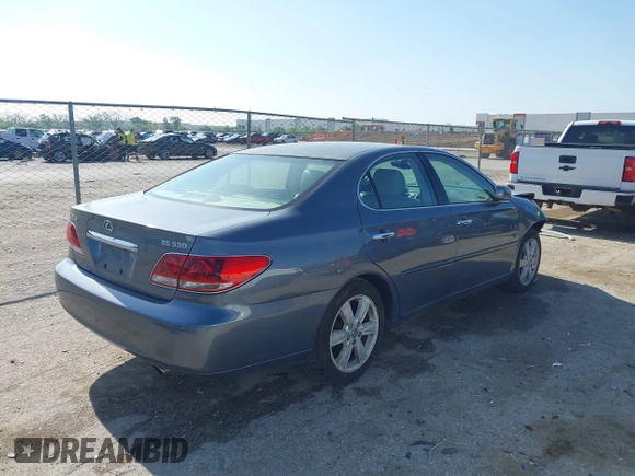 2005 Lexus ES 330 with VIN JTHBA30G155069616, listed as a IAAI auction lot 42093544 with 291,157 mi miles. Bid and sale history available at carsss.com. Image 4.