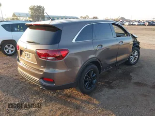 2019 Kia Sorento LX with VIN 5XYPG4A37KG552232, listed as a IAAI auction lot 41627379 with 58,514 mi miles. Bid and sale history available at carsss.com. Image 4.