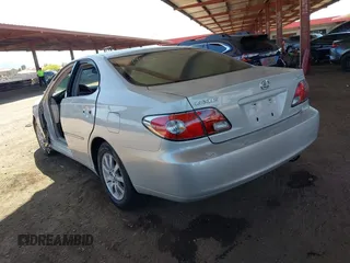 2002 Lexus ES 300 z VIN JTHBF30G220077671, wystawiony jako IAAI lot #42084128 z przebiegiem 143 975 mil mil oraz . Historia ofert i sprzedaży dostępna na DreamBid. Obrazek 3.