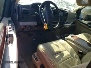 2006 Ford F-250 XL z VIN 1FTSW21566EC07047, wystawiony jako Copart lot #48934655 z przebiegiem 207 693 mil mil oraz Szkoda całkowita • Salvage title. Historia ofert i sprzedaży dostępna na DreamBid. Obrazek 8.