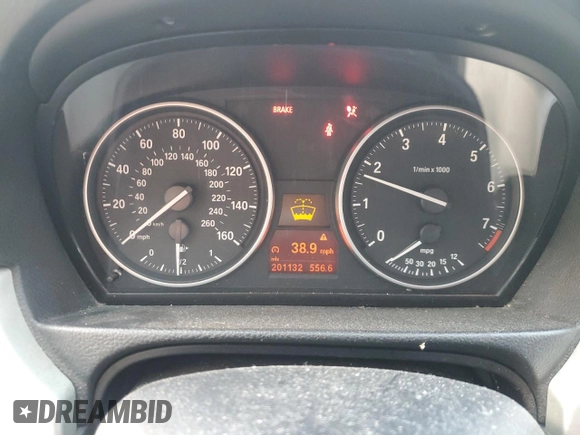 2006 BMW 3 Series 330i with VIN WBAVB33546AZ85539, listed as a Copart auction lot 43330385 with 201,132 mi miles and Salvage Title. Bid and sale history available at DreamBid. Image 9.