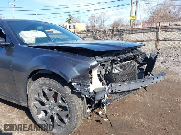2018 Chrysler 300 with VIN 2C3CCAGG3JH250332, listed as a IAAI auction lot 41931396 with 0 mi miles. Bid and sale history available at carsss.com. Image 6.