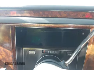 1992 Cadillac Brougham z VIN 1G6DW54EXNR707566, wystawiony jako IAAI lot #41854321 z przebiegiem Nie podano mil oraz . Historia ofert i sprzedaży dostępna na DreamBid. Obrazek 7.