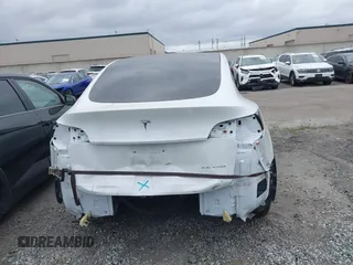 2023 Tesla Model Y Long Range z VIN 7SAYGDEE9PF623285, wystawiony jako IAAI lot #41383184 z przebiegiem 34 092 mil mil oraz . Historia ofert i sprzedaży dostępna na DreamBid. Obrazek 16.