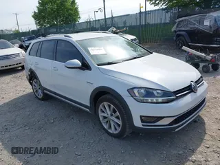 2019 Volkswagen Golf S z VIN 3VWH17AU4KM524064, wystawiony jako IAAI lot #42179482 z przebiegiem 35 811 mil mil oraz . Historia ofert i sprzedaży dostępna na DreamBid. Obrazek 1.