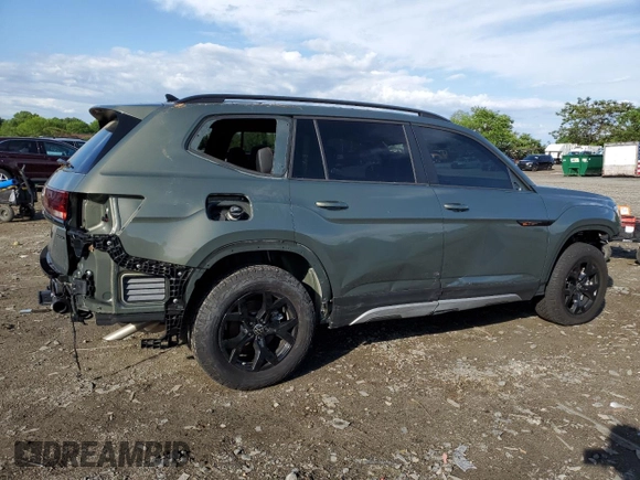 2024 Volkswagen Atlas Peak Edition SEL z VIN 1V2GR2CA8RC583867, wystawiony jako Copart lot #55641005 z przebiegiem 5 798 mil mil oraz Szkoda całkowita • Salvage title. Historia ofert i sprzedaży dostępna na DreamBid. Obrazek 3.