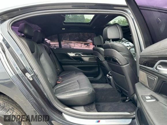 2019 BMW 7 Series 740i xDrive with VIN WBA7E4C55KGV28722, listed as a Copart auction lot 64955445 with 94,901 mi miles and Clean title. Bid and sale history available at DreamBid. Image 8.