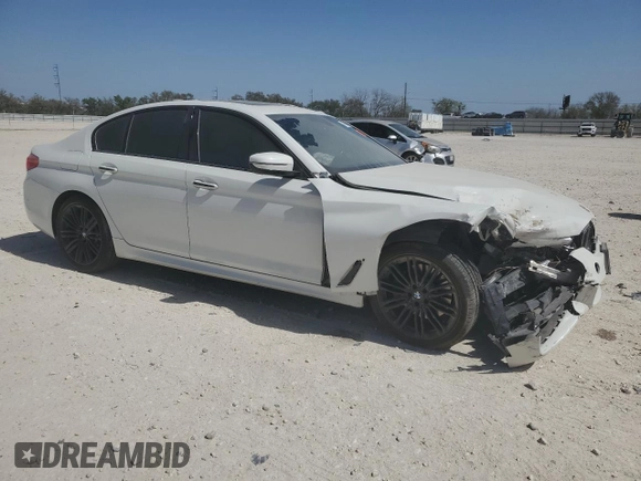 2018 BMW 5 Series 530i z VIN WBAJA5C54JWA57368, wystawiony jako Copart lot #49700045 z przebiegiem Nie podano mil oraz Szkody całkowita. Historia ofert i sprzedaży dostępna na DreamBid. Obrazek 4.