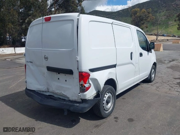 2015 Nissan NV200 SV with VIN 3N6CM0KNXFK705753, listed as a IAAI auction lot 41787976 with 208,539 mi miles. Bid and sale history available at carsss.com. Image 4.