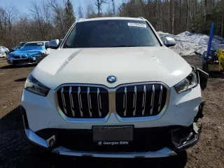 2023 BMW X1 xDrive28i z VIN WBX73EF08P5W93989, wystawiony jako Copart lot #51794235 z przebiegiem 43 271 mil mil oraz Czysty tytuł • Clean title. Historia ofert i sprzedaży dostępna na DreamBid. Obrazek 5.