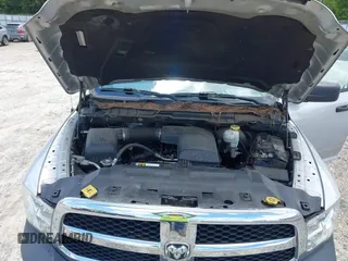 2018 Ram 1500 Express z VIN 3C6RR6KG4JG252350, wystawiony jako IAAI lot #42537585 z przebiegiem 202 104 mil mil oraz . Historia ofert i sprzedaży dostępna na DreamBid. Obrazek 10.
