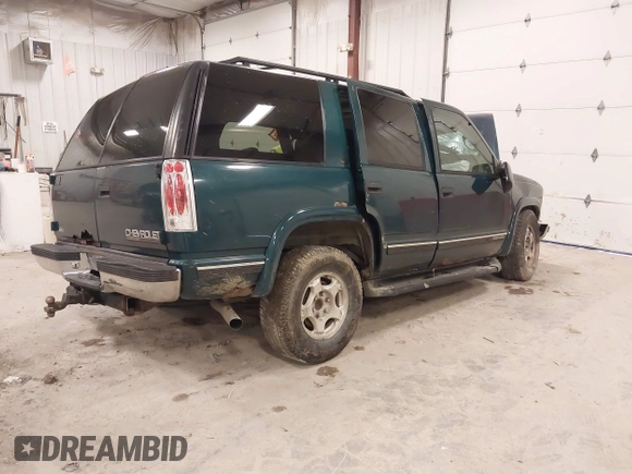 1998 Chevrolet Tahoe z VIN 1GNEK13R7WJ379752, wystawiony jako IAAI lot #42026616 z przebiegiem 270 881 mil mil oraz . Historia ofert i sprzedaży dostępna na DreamBid. Obrazek 4.