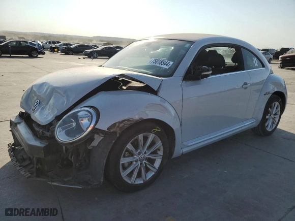 2018 Volkswagen Beetle SE with VIN 3VWJD7AT7JM701754, listed as a Copart auction lot 75018544 with 86,517 mi miles and Salvage Title. Bid and sale history available at carsss.com. Image 1.
