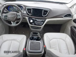 2018 Chrysler Pacifica Touring L Plus z VIN 2C4RC1EGXJR261251, wystawiony jako IAAI lot #41180745 z przebiegiem 82 548 mil mil oraz . Historia ofert i sprzedaży dostępna na DreamBid. Obrazek 20.