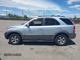 2004 Kia Sorento LX z VIN KNDJC733345270472, wystawiony jako IAAI lot #42282749 z przebiegiem 102 778 mil mil oraz . Historia ofert i sprzedaży dostępna na DreamBid. Obrazek 14.