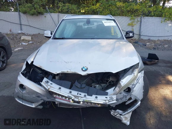 2011 BMW X3 28i with VIN 5UXWX5C5XBL706239, listed as a IAAI auction lot 40258614 with 143,079 mi miles. Bid and sale history available at carsss.com. Image 12.