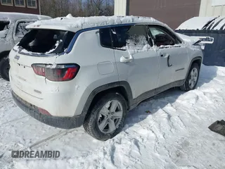 2022 Jeep Compass Altitude with VIN 3C4NJDBB0NT133506, listed as a IAAI auction lot 41540936 with 78,277 mi miles and . Bid and sale history available at carsss.com. Image 4.